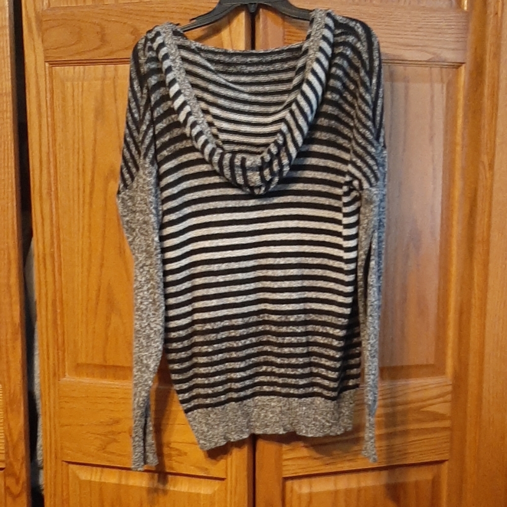 sweater - Picture 2 of 3